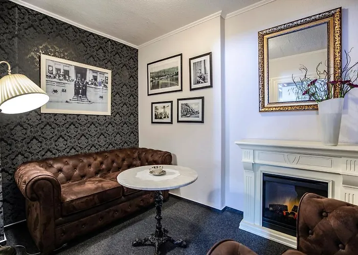 Hajo's Germania & Irish Pub Деревянный коттедж